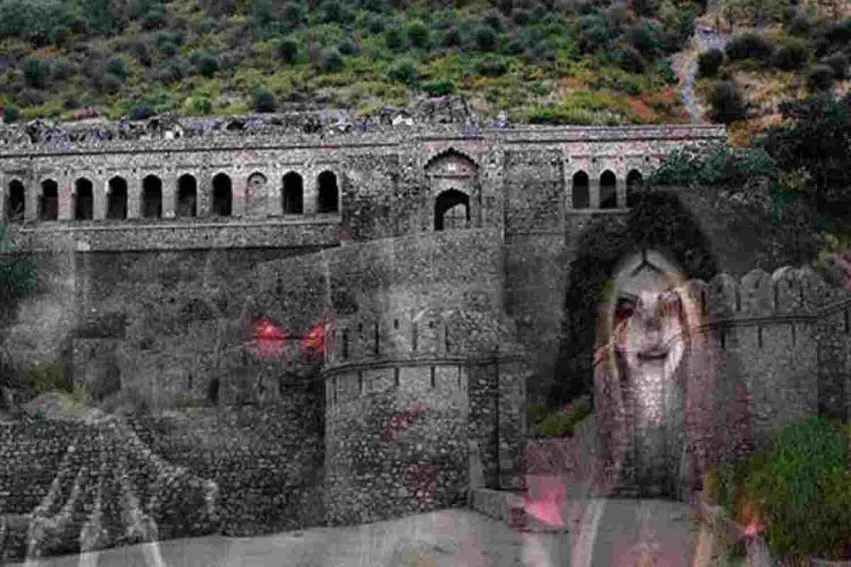 Not just Ratnavati and Tantrik, are many ghost stories known for Bhangarh Fort? Each story will tremble in the video