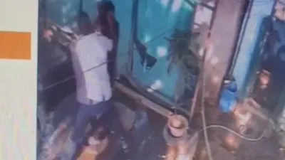 The embarrassment of traffic police captured in CCTV
