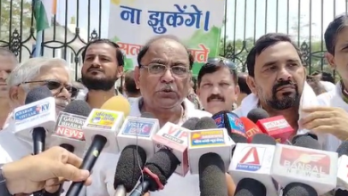 Madhya Pradesh: Congress members demonstrated in Rewa on the charge magazine against Rahul-Sonia, Memorandum presented to President
