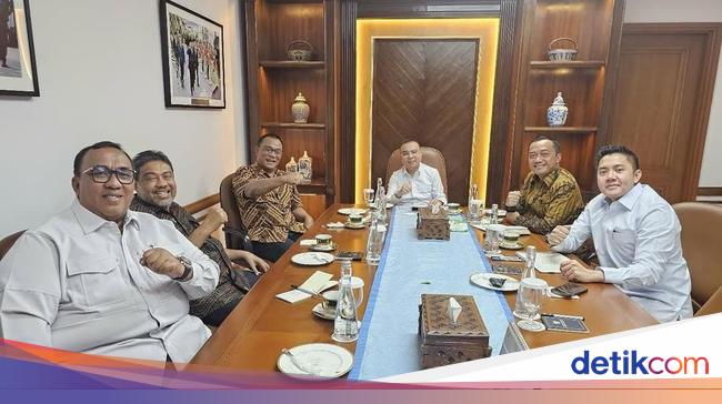 Dasco met the union’s leaders, discussed the fate of workers if they were discharged