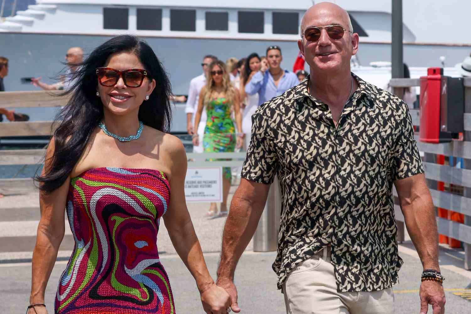 Jeff Bezos Sells Seattle Mansion for Record $63 Million After Assembling Miami Compound Worth $147 Million – ryan