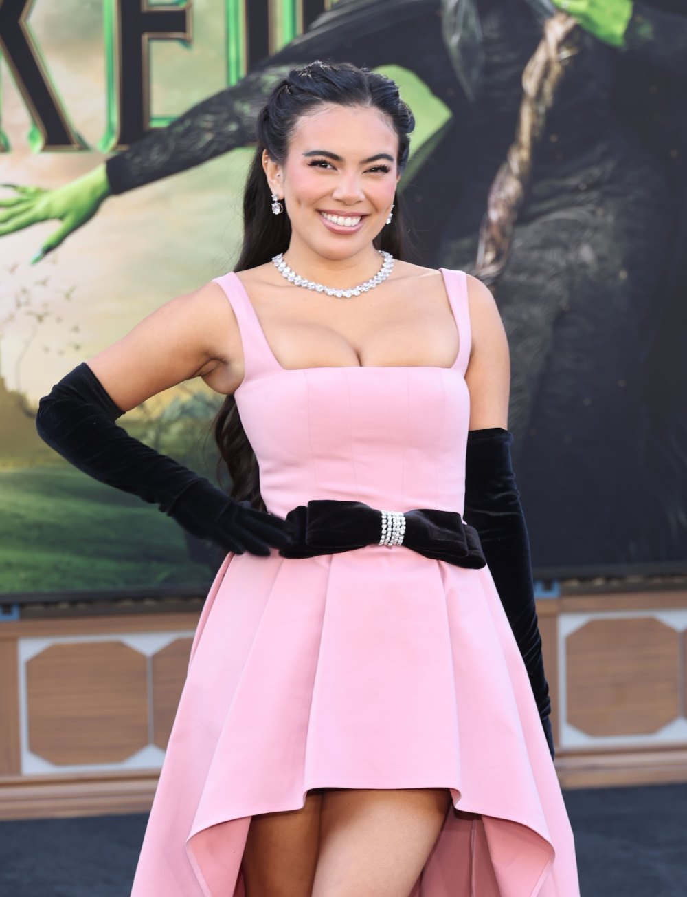 Adelaine Morin Responds to Criticism Over $1K Dinner at Coachella – ryan