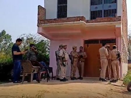 Basti: Body Trade was arrested in Madwa Nagar, 9 women and 6 men