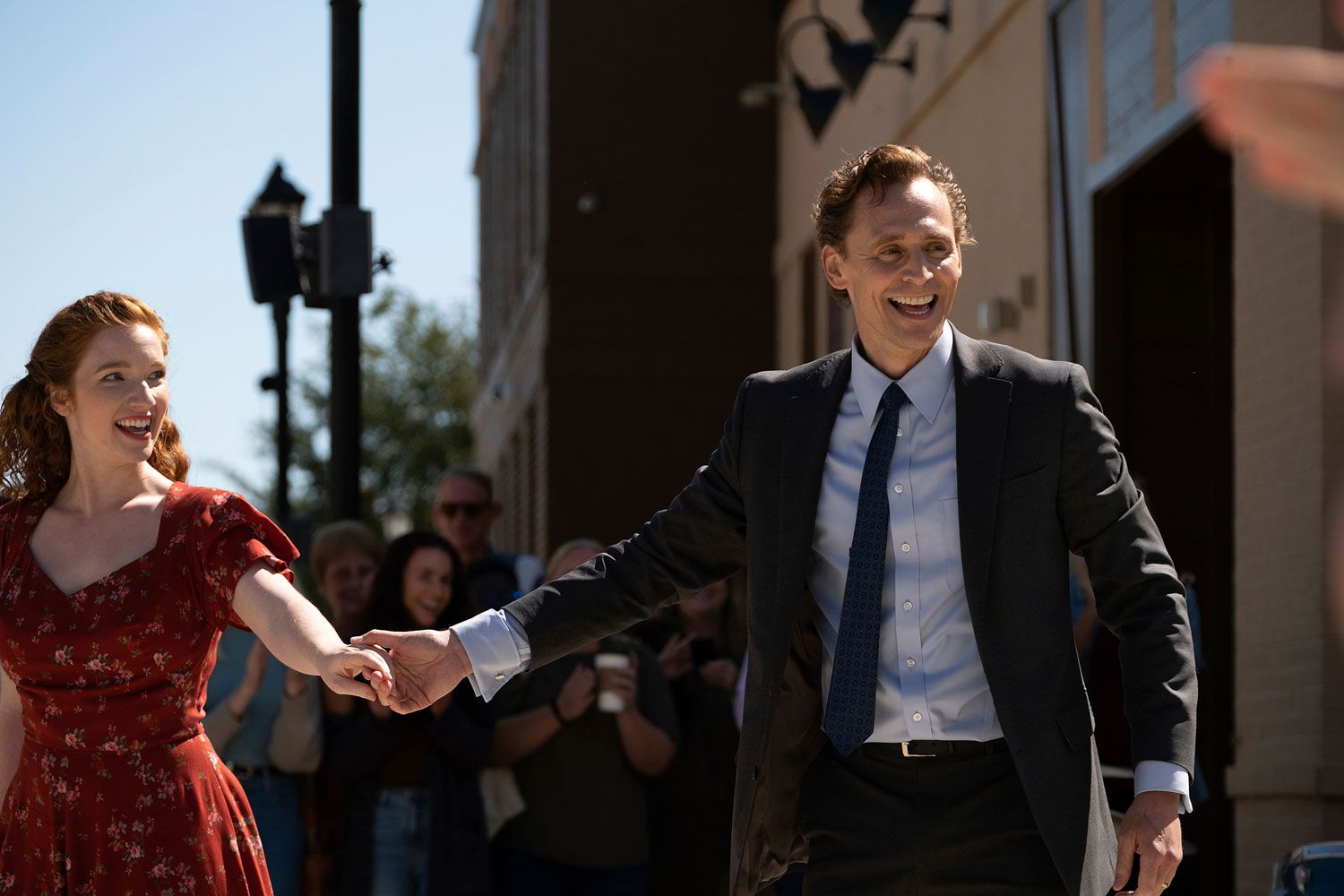 See Tom Hiddleston Show Off His Dance Moves in ‘Life of Chuck’ Trailer – ryan