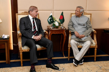 Islamabad-Dhaka: Pakistan’s Foreign Minister arrived in Bangladesh for the first bilateral talks in 15 years