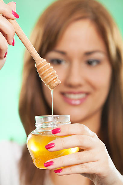 Why honey on the face effectively apply