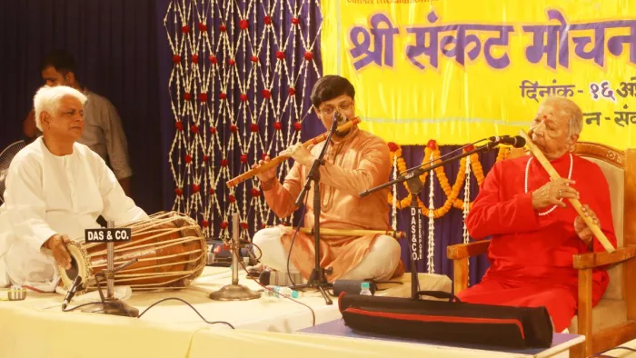 Varanasi News: Triveni of Book Music in Hanuman Lala’s Anganai, the tone of Hanumat Aradhana with the whistle of ‘Hari’ music flowed into the Hanuman Lala courtyard in Varanasi