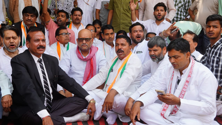 Congress workers, slogans and protests on the road in Uttar Pradesh over the National Herald case