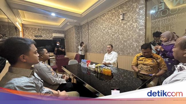 Walkot Surabaya accompanied 30 diploma victims who continued to make reports to police