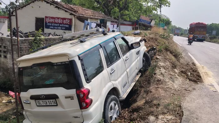 Major accident in Santakbirnagar: Car that was overturned from Delhi to Bihar on the highway, innocent daughter died; Four serious – girl dies after the car has overturned on the highway in Sant Kabir Nagar