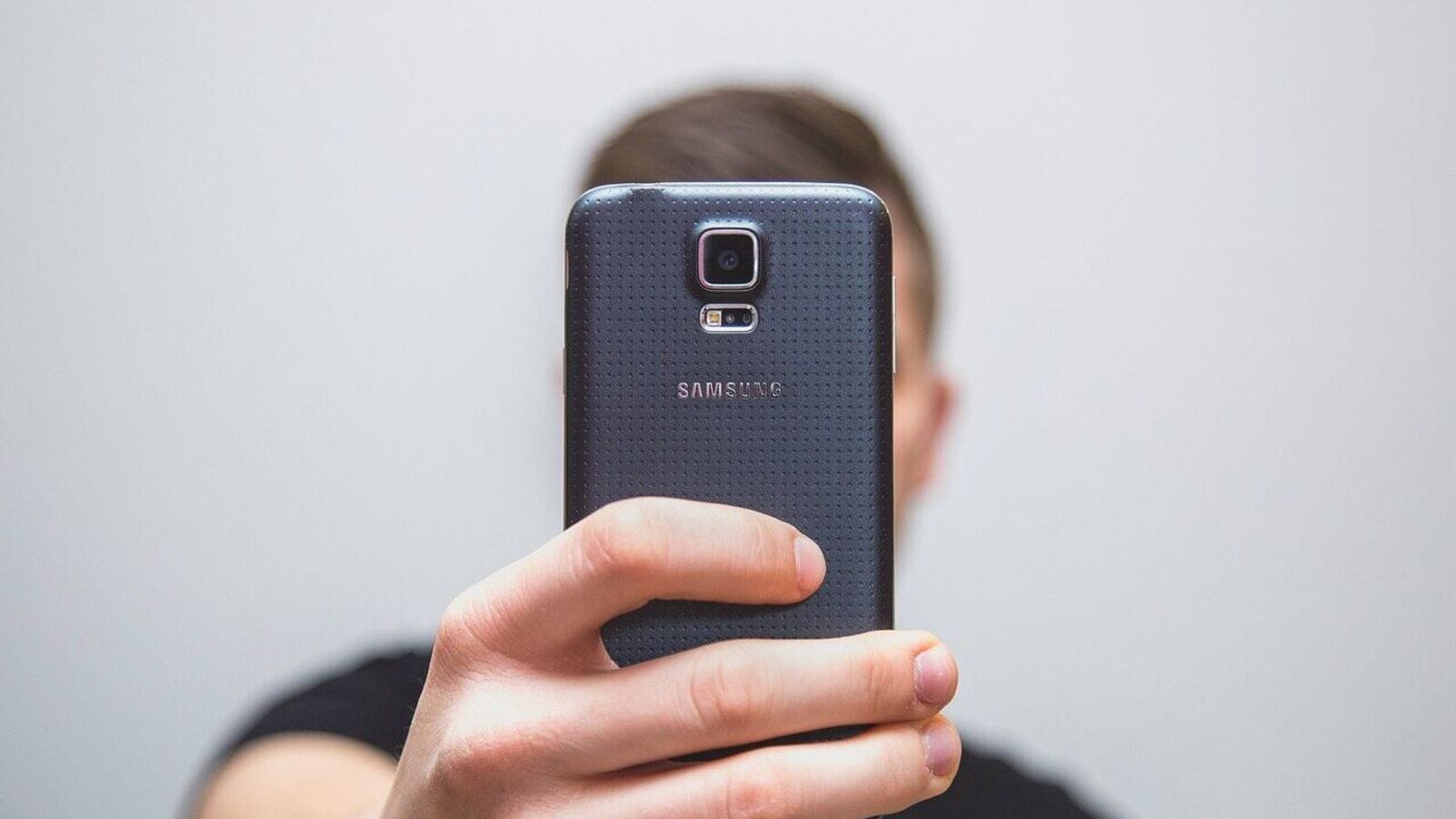 Faceless influencers become famous online