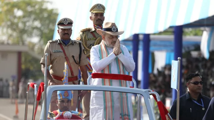 नीमच में गृह मंत्री अमित शाह ने ली CRPF की परेड की सलामी, बोले- जवानों ने नक्सलियों को चार जिलों तक समे