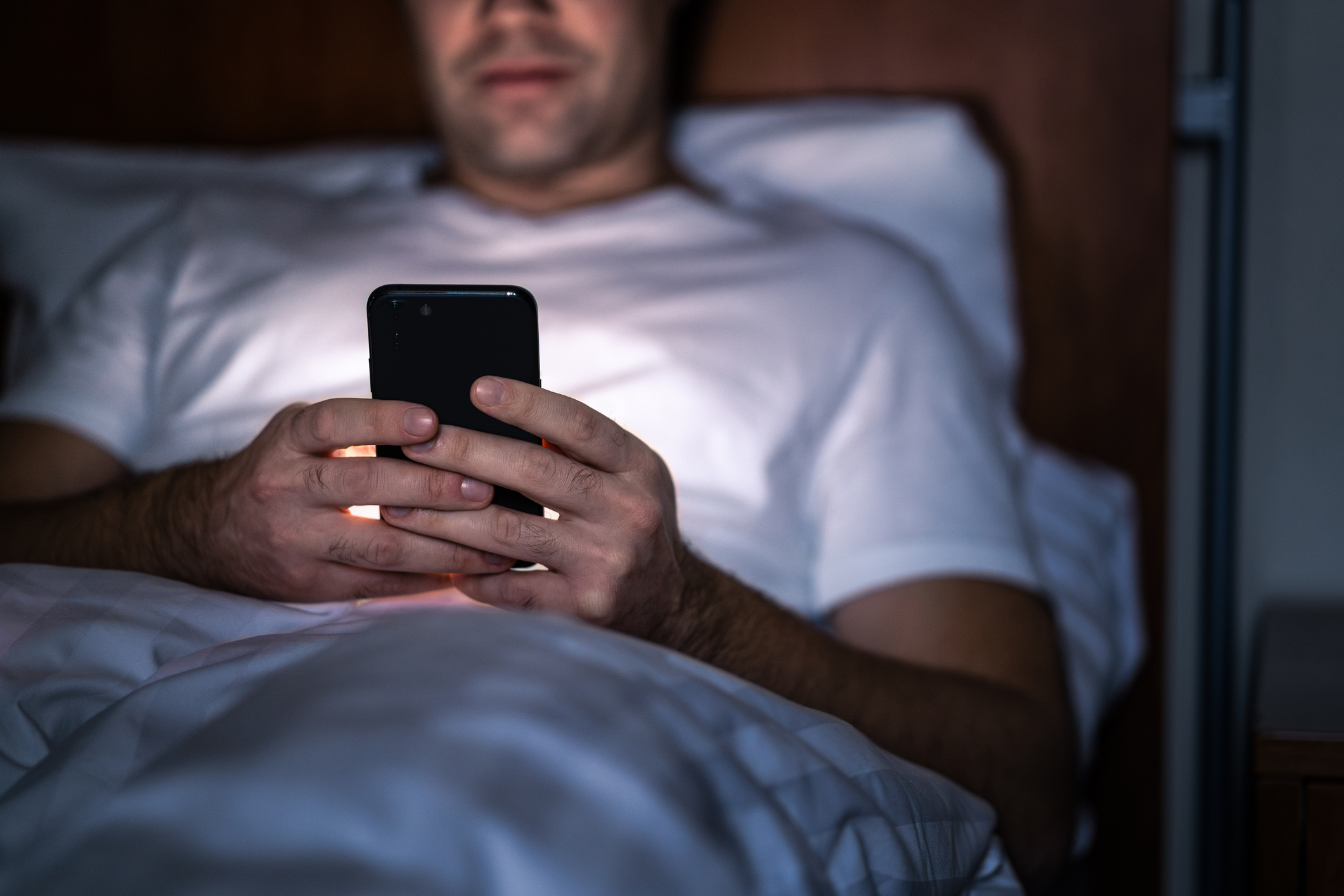 Woman Mad at Husband’s Phone Buzzing at Night—Then Has Realization – ryan