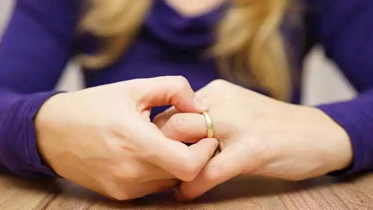 مش ombصد&OLللي ὀالتiter لل waits .. زوجة تطلب الخلع من زوجها لهذا السبب الذي يزعجها في اللي by – ryan