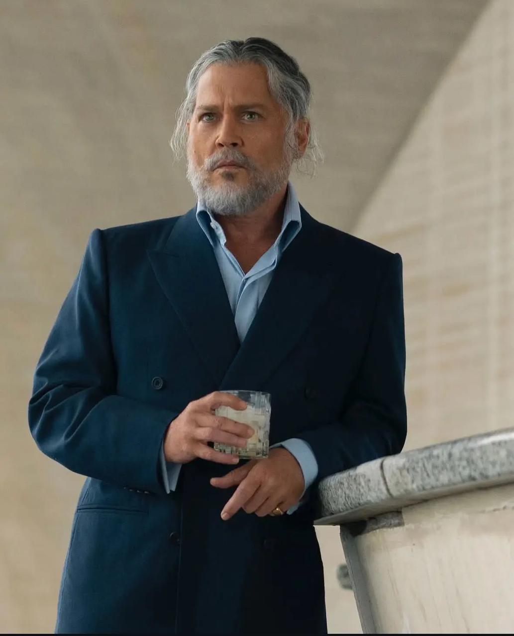 Johnny Depp seizes attention with blue eyes and white hair – ryan