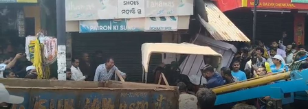 Tractor driver collides in the shop in Dhenkanal, Odisha, young man dies