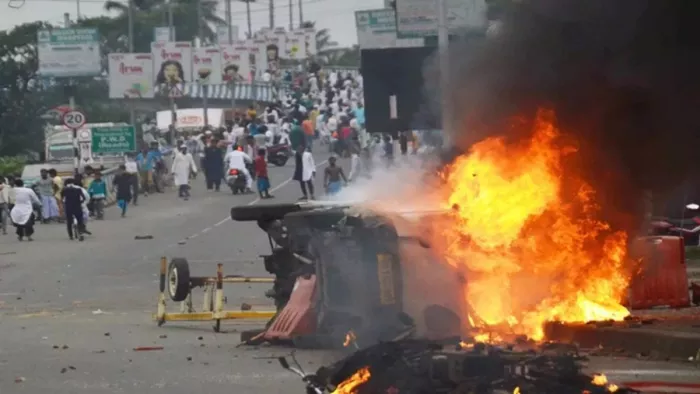 Murshidabad Violence: The rioters caused destruction by tying cloth to their mouths. The victims heard the eyes of the horrible scene – rioters from Murshidabad violence wearing cloth over their faces caused havoc