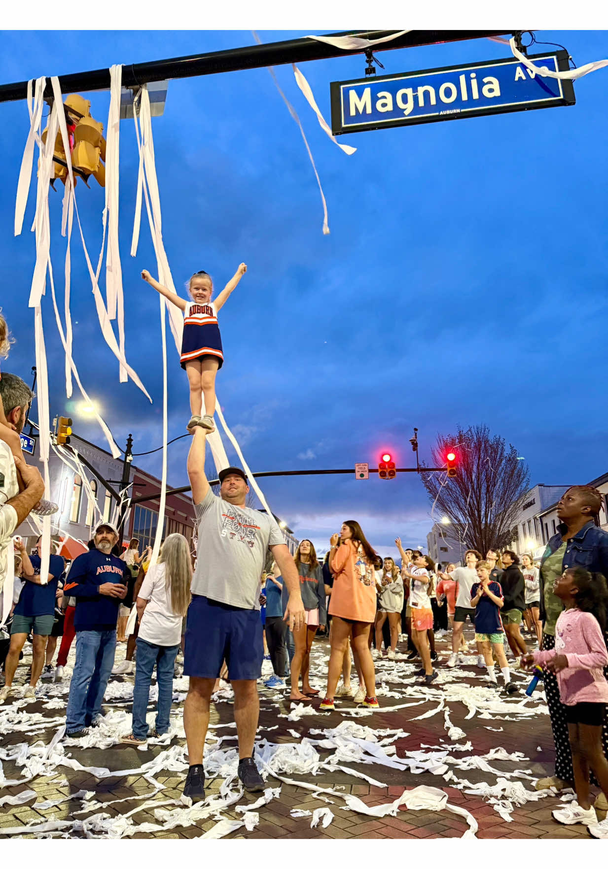 Future Auburn cheerleader in the making! Five-year-old Emma Catherine stunts w… – ryan