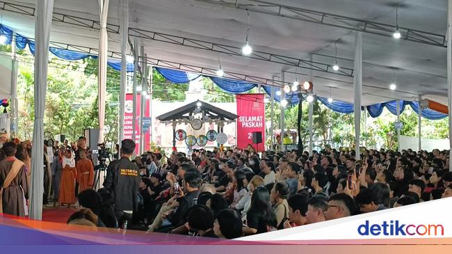 The congregation can still worship in the Jakarta Cathedral, though they have not registered