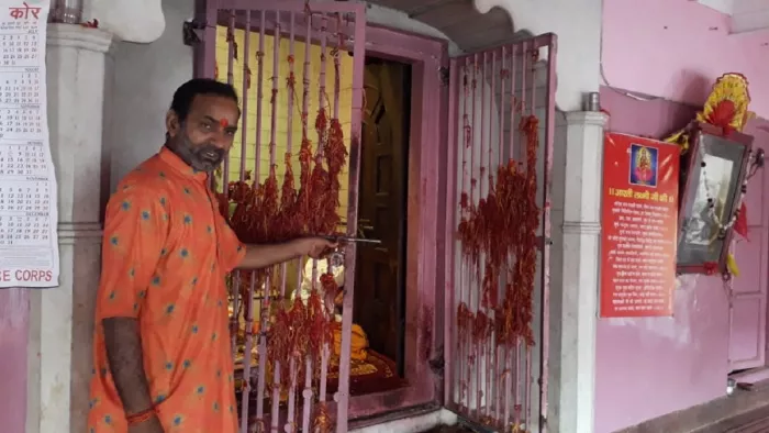 Dehradun News: With the darkness, the thieves entered the Satya Narayan Temple, handed over millions of cash and jewelry -Temple Inbreak in Dehradun -Thieves stealing cash and jewelry under the cover of Darknes