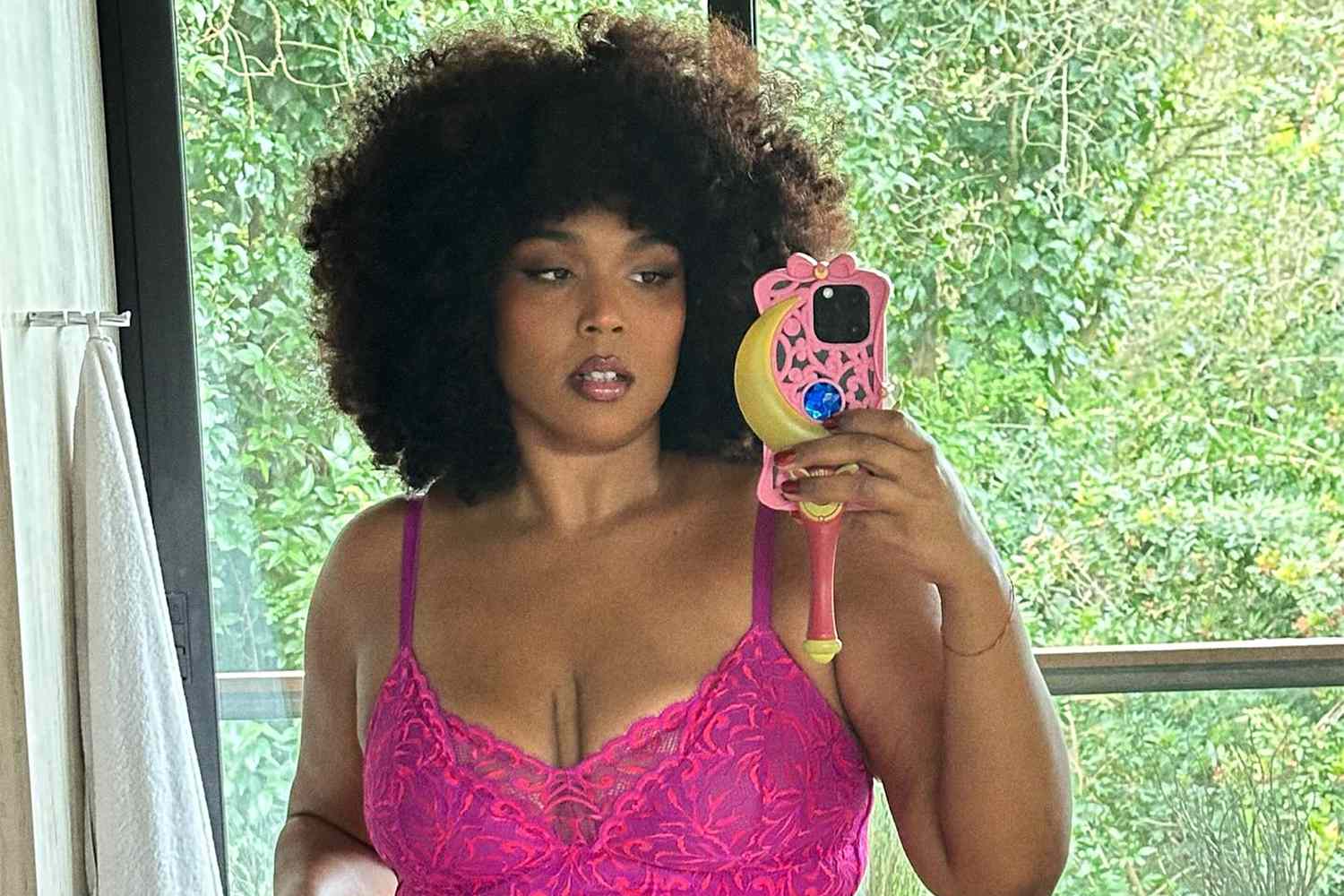 Lizzo Shows Off Weight Loss in Lace Lingerie Set – ryan