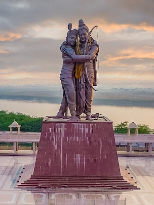 Visit 9 places after bathing in Mahakumbh