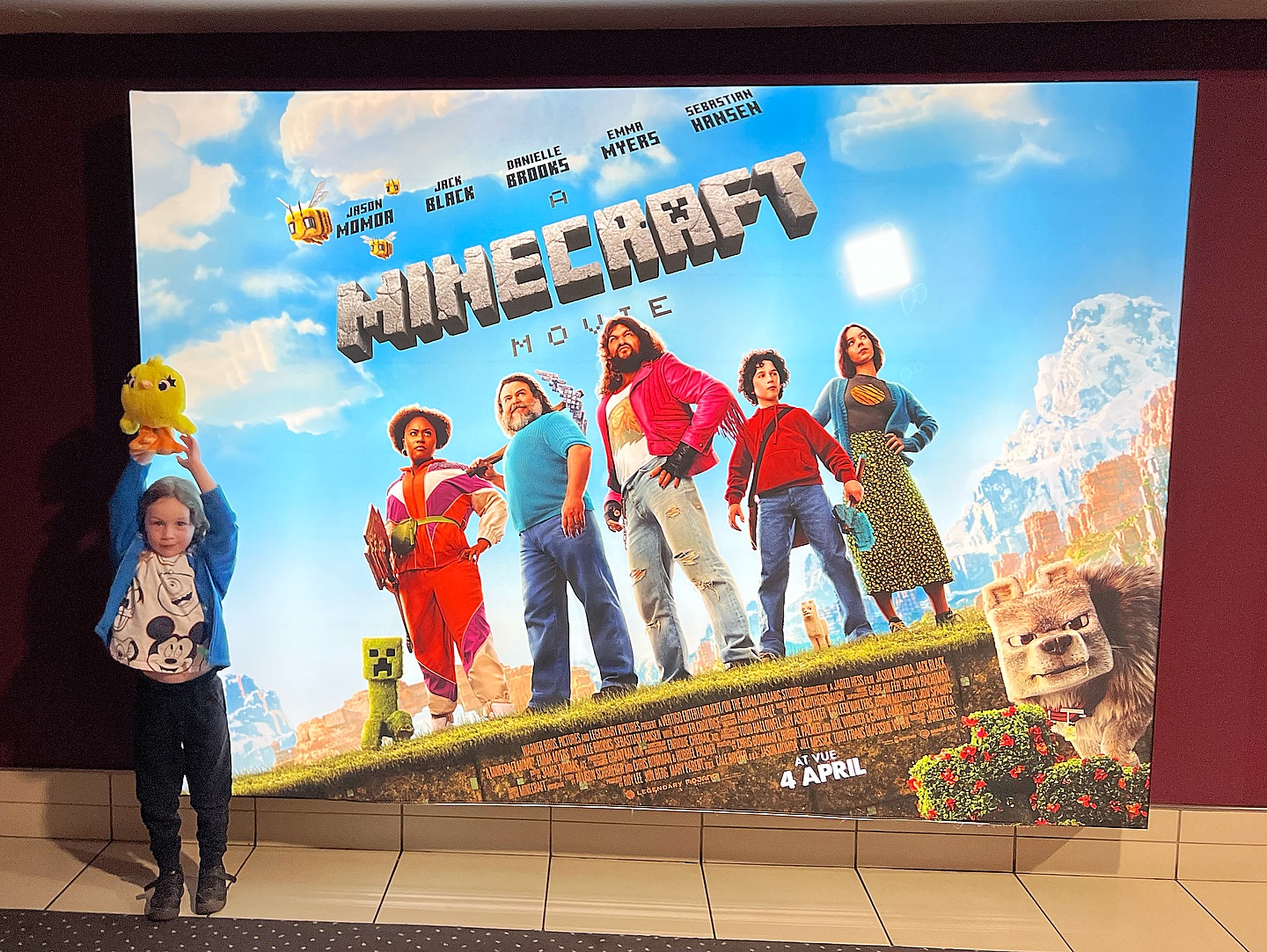 #raspberryince has the whole #cinema to himself watching #minecraft #aminecraftm… – ryan