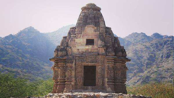 Why no one stops this 2000 -year -old Temple of Rajasthan at night, you will be shocked to know the true story of video -fear