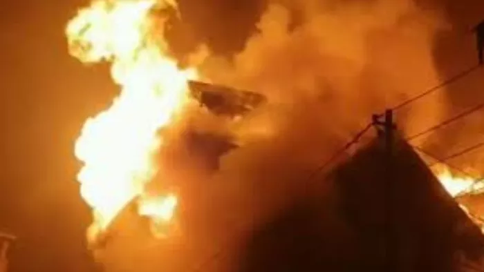 JK News: Madrasa and heinous fire in the home in Bove, Srinagar, firefighters injured – Massive fire breaks out in Bemina Srinagar Madrasa and home damaged firefighters injured