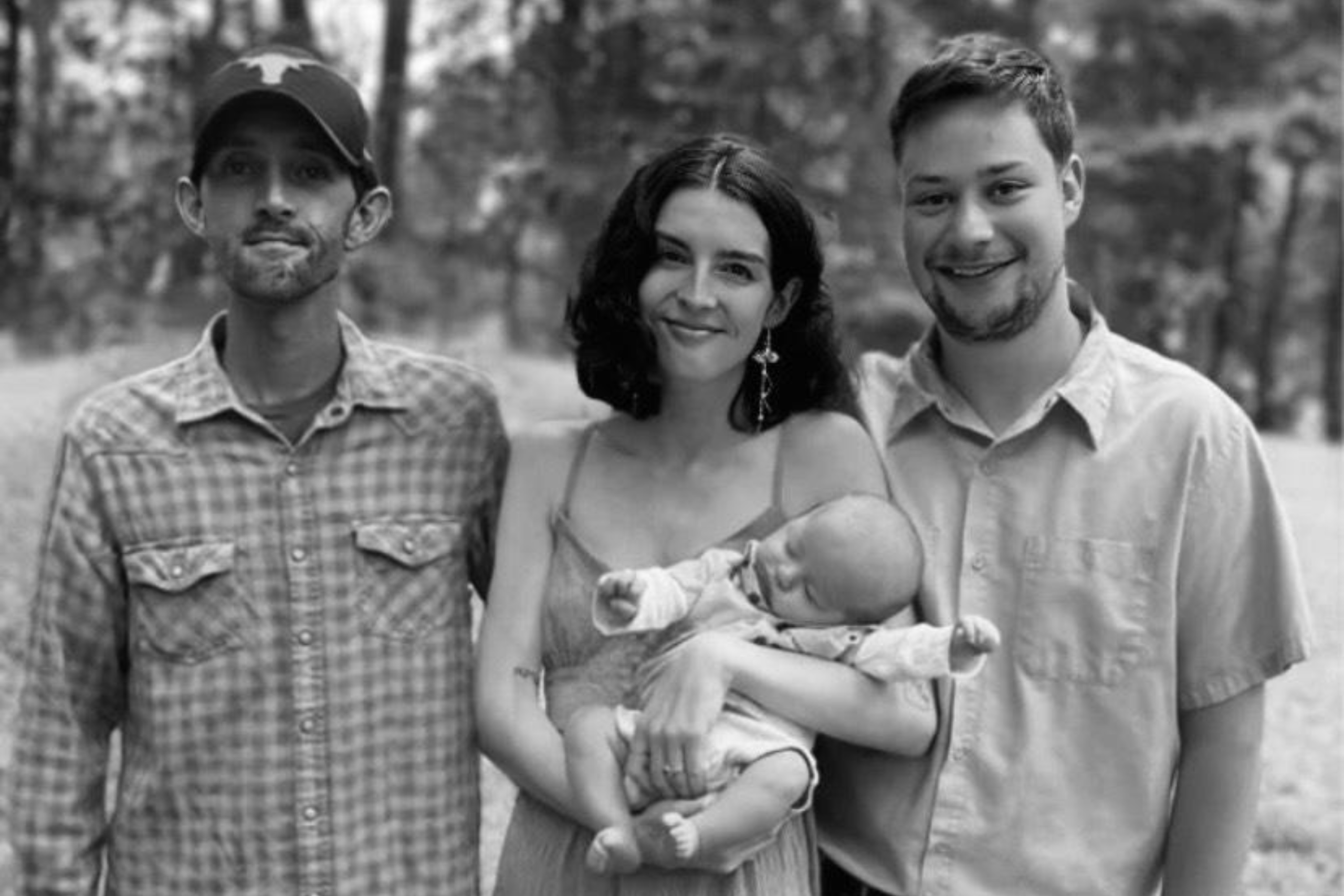 Dad Dies Before Family Photos Could Be Taken—So Internet Steps In – ryan
