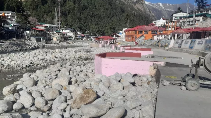 Ganga -water stream from gangotri dham, Achman and bath won’t be able to get water on the ghats – Gangotri Dham Ganga Water Receedes Pilgrims Face Bathing Problems