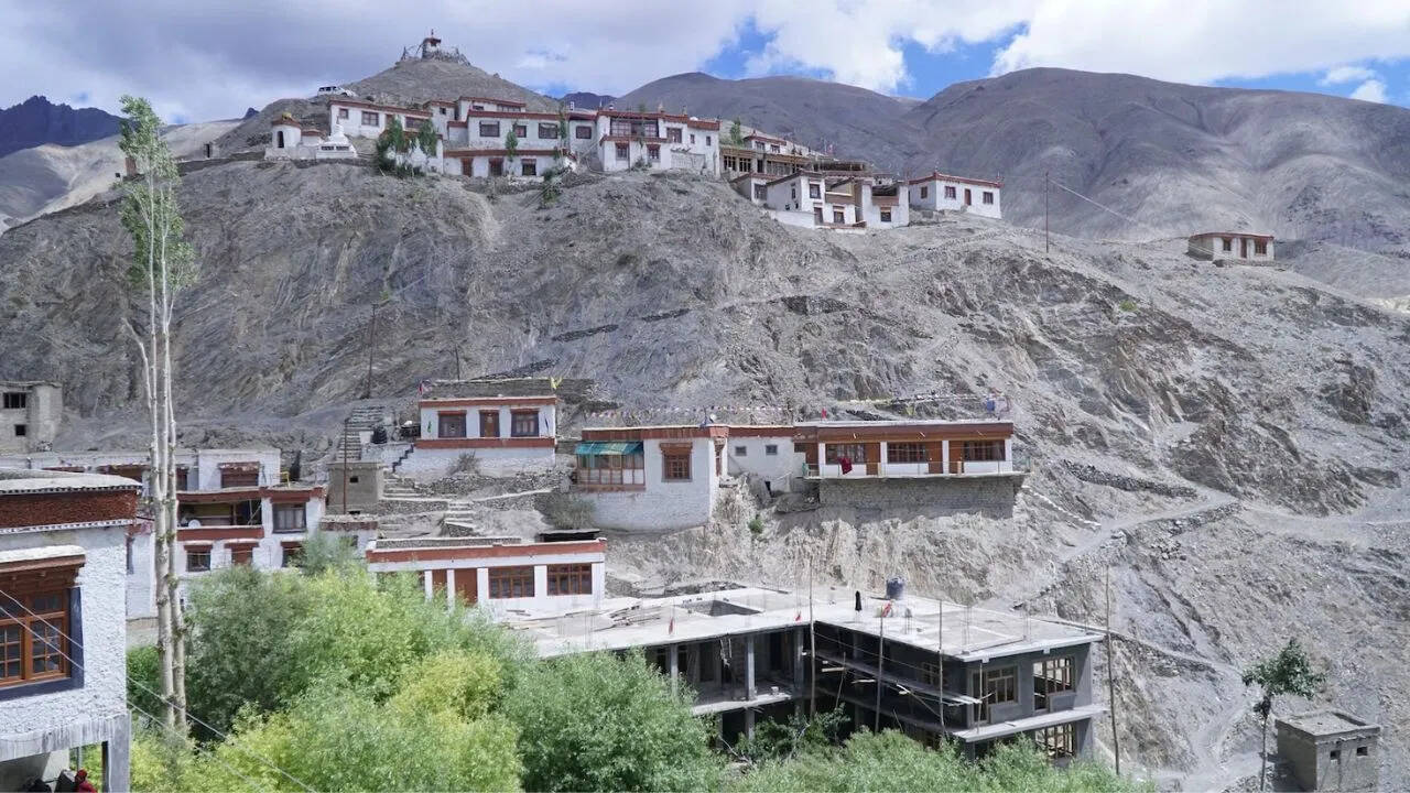 If you also got bored in a place, you should also wander the war memorial Kargil