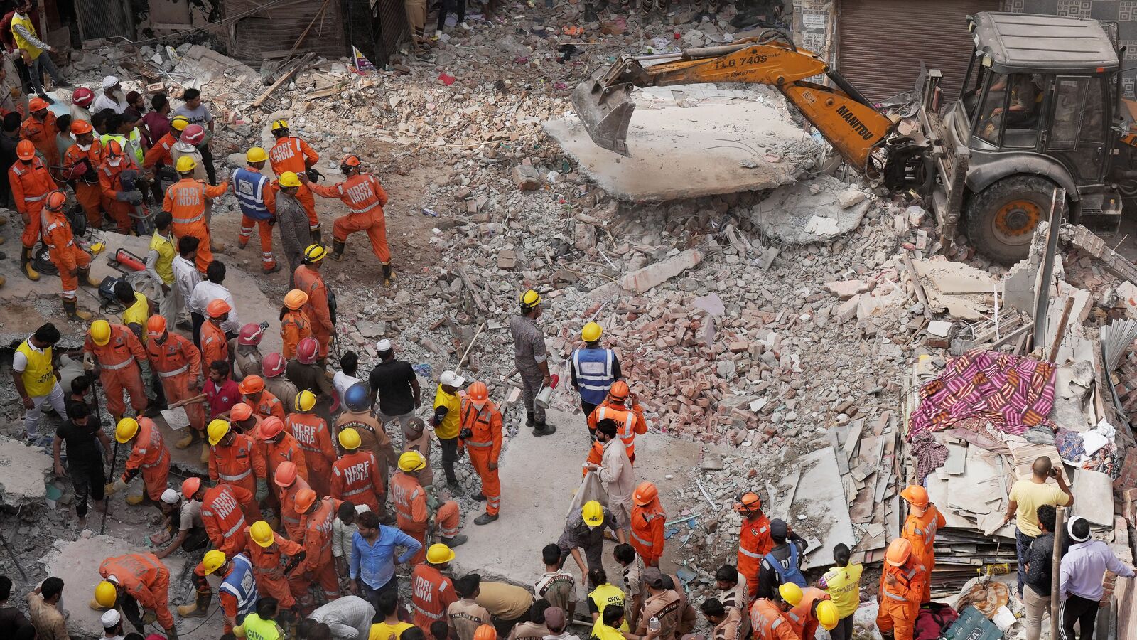 Delhi building breakdown: Eyewitnesses tell horrors, say family ‘nowhere to see’ | Today news