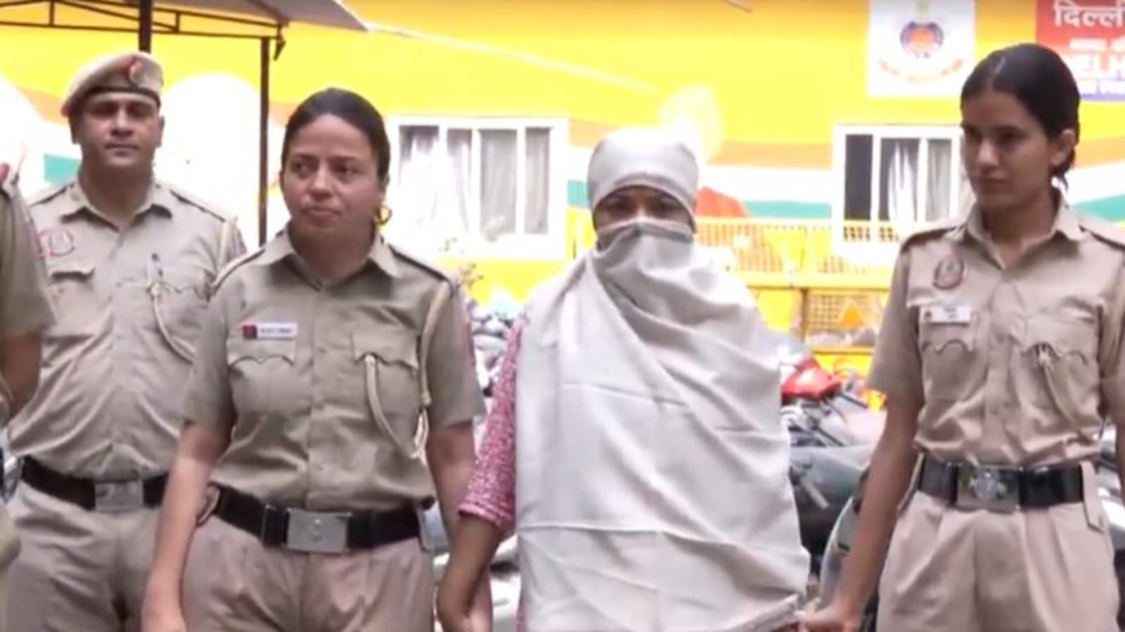 Seelampur Murder: First footage of ‘Lady Don’ Zikra after arrest, the 17-year-old may have been stabbed in ‘revenge’ | Today news