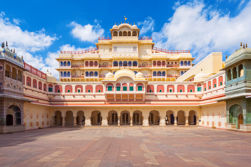 The pride of Rajasthan ‘City Palace’! Fantastic example of royal architecture, knowing why people come from across the sea to see it in the video