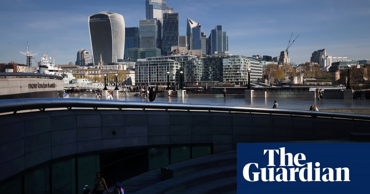 UK Banks Expected to Win Shareholder Approval for Big Pay Rises for Bosses