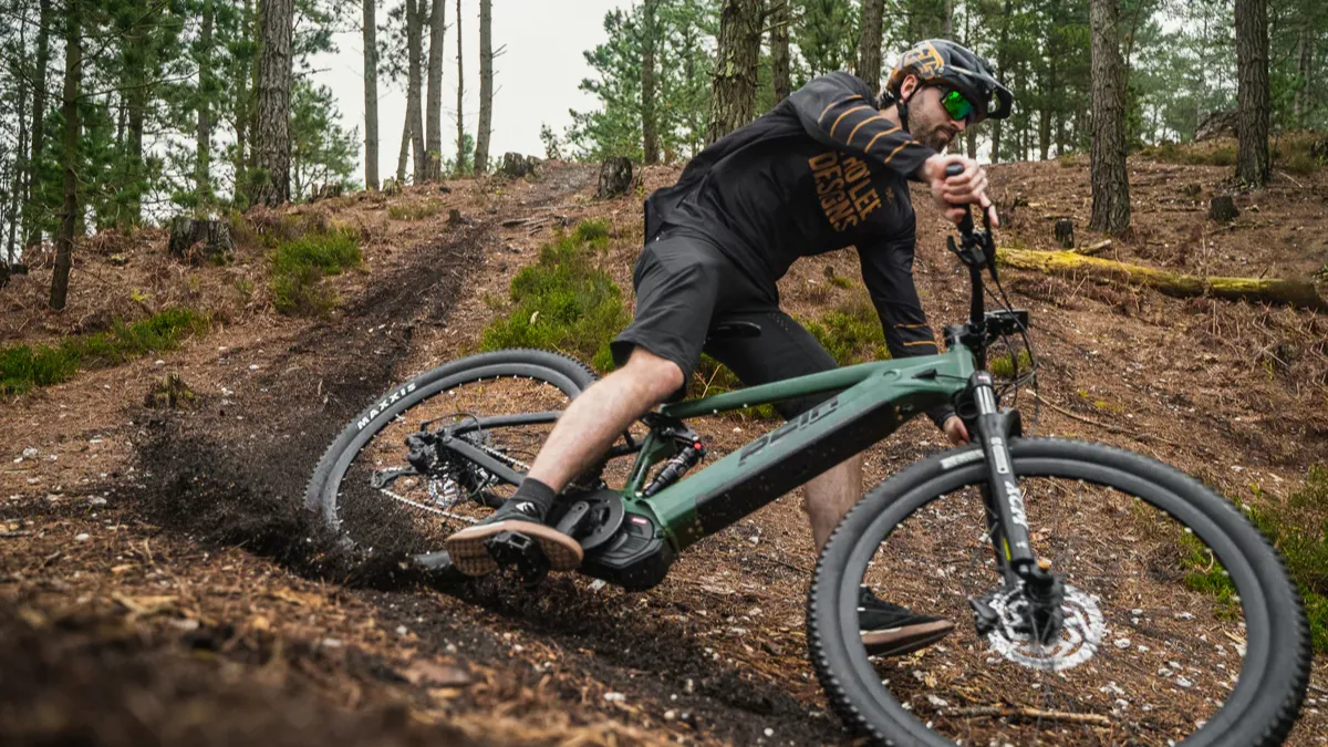 Best Berg Cycle for Men: Drive with the wild road and let the fear of rough terrain erode