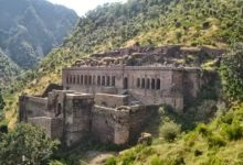 Don’t forget to go alone and go alone, otherwise it will be difficult to get to these Mosses Fort, watch this narrow video