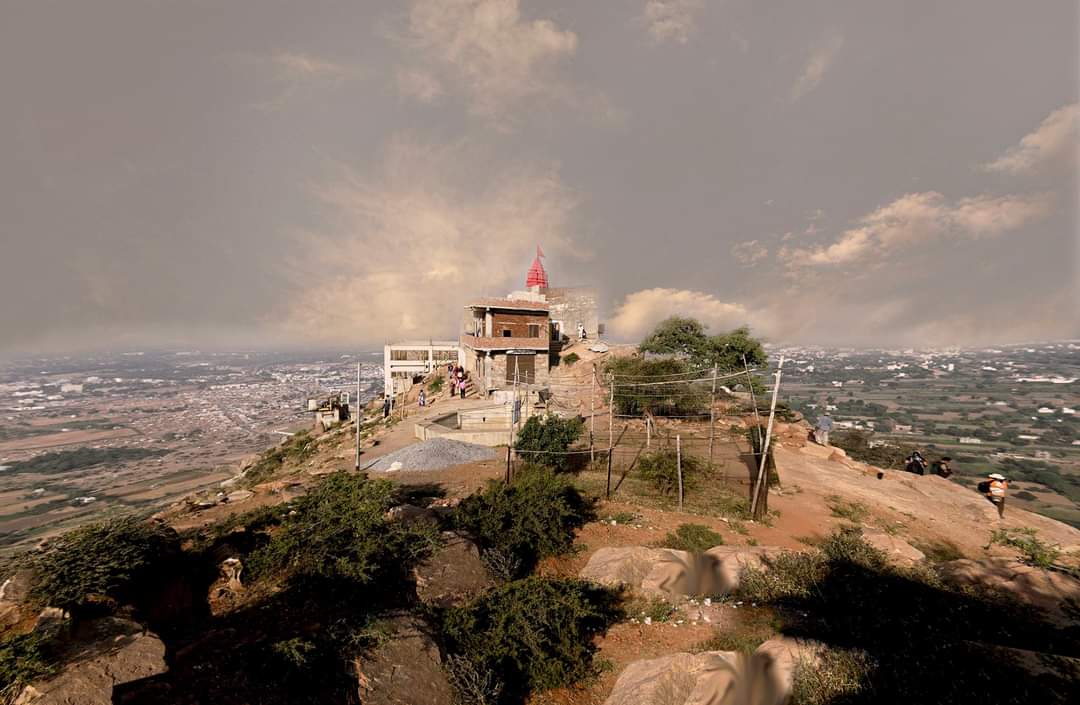After all, why is men’s life banned in the Savitri Devi Temple of Pushkar? Know within 2 minutes video, age -old mythological story