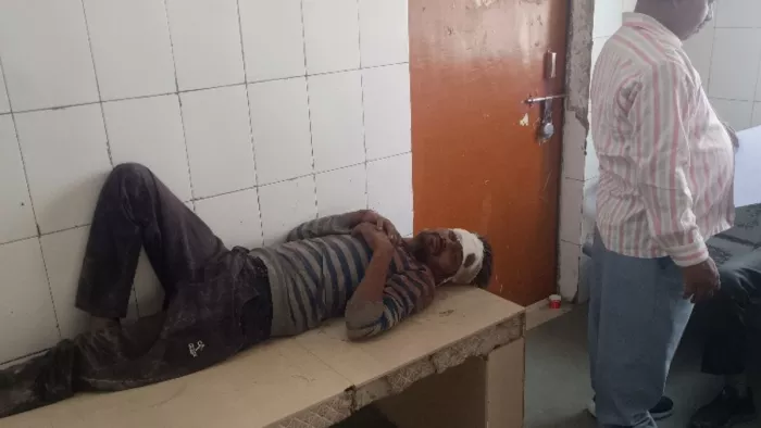 OBimation: A bus with high velocity hit the e -rickshaw collision, two people are dead, one is in critical condition -Deoria two is one injured in the e -rikja crash dead