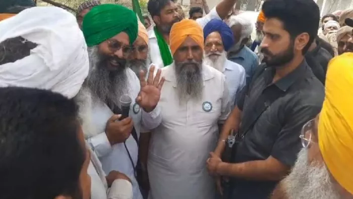 Punjab News: CM Mann’s pastor surrounded the Boers and shouted slogans; What is the resentment about? – Farmers raised slogans against the Punjab government before the Minister of Agriculture Gurmeet Singh Khuddian