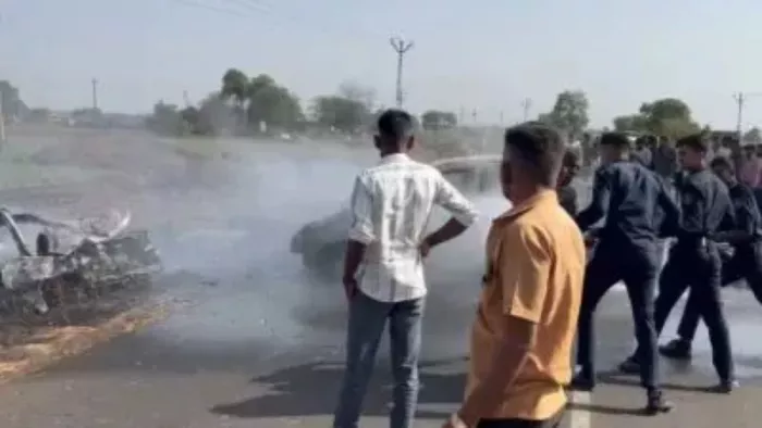 Two cars became a heinous road accident in Rajkot, two cars after the collision; Four people burned alive – Rajkot Raod crash two cars turned into a fireball after four people burned alive