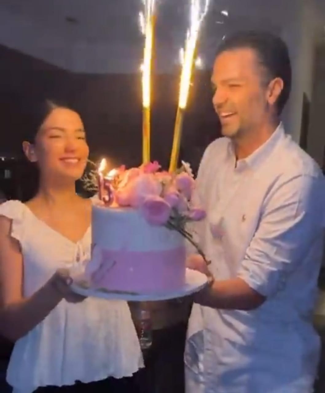 Narin Beyti celebrates her birthday in a distinctive romantic and family atmosphere .. video – ryan