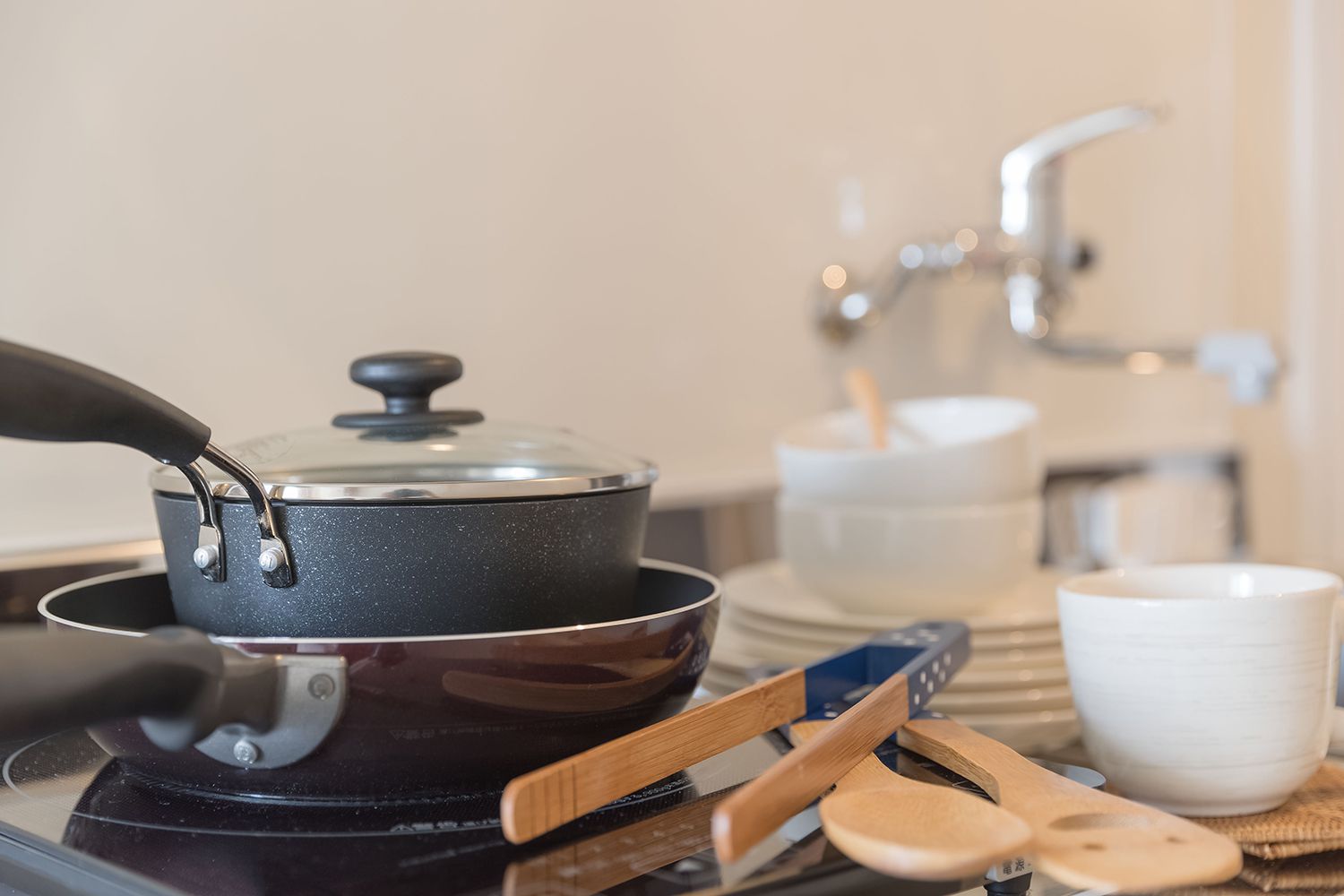 Woman Demands Money After Friend Threw Away Her Kitchenware – ryan