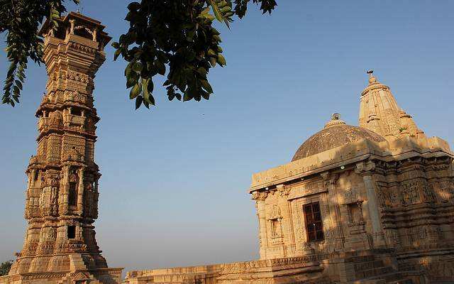 After all, how the whole life of Rani Padmavati, Samai on a wall of Vijay Stambha, won’t be sure to watch the video