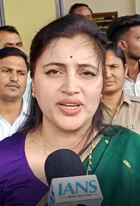 BJP leader Navneet Rana demands president’s reign in Bengal