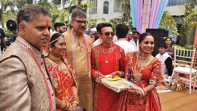 In Udaipur, BJP leader Saath Poonia played the ceremony of Mayre, the bride and groom blessed by singing songs