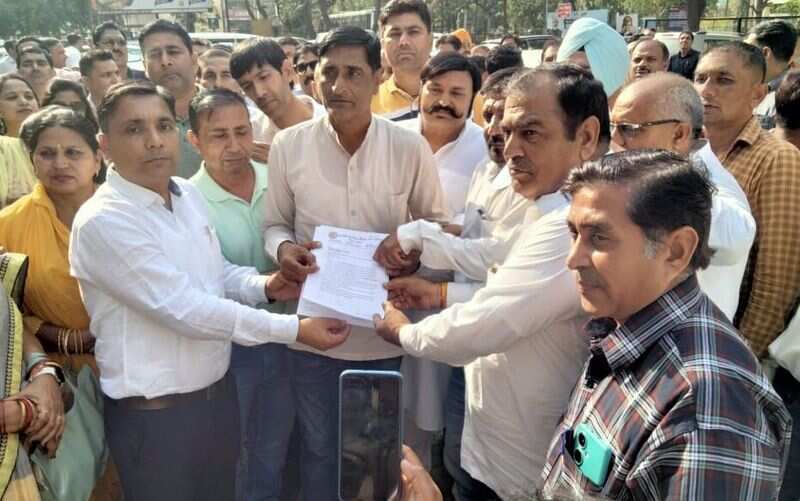 Government teachers have demonstrated against compulsory update of Teacher Diary on Mis Portal