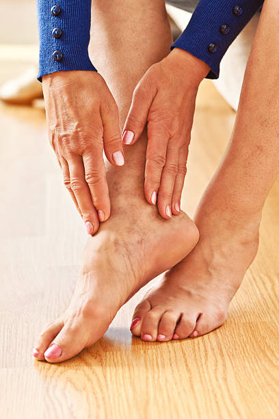 8 Easy ways to reduce swelling of the feet