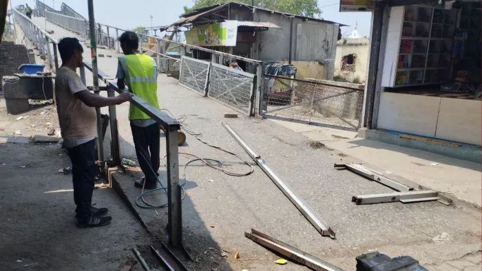 Kapoor Company Bridge has closed for 3 months, do not cross the track and endanger life; It’s an alternative route to go to Line – Kapoor Company Bridge has closed for three months. The Railway also proposed an alternative route